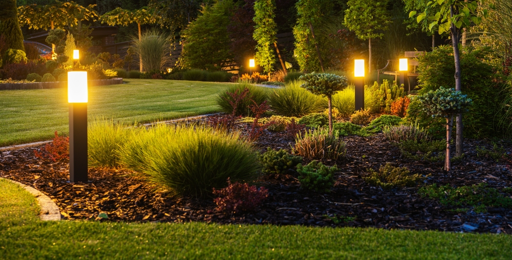 Elegant,and,modern,garden,led,lighting,illuminating,the,space,modern